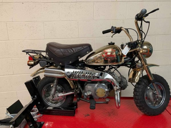 Uitlaat bovenlangs RVS Scrambler Monkey