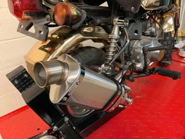 Uitlaat GP2 RVS onderlangs met sound adjust
